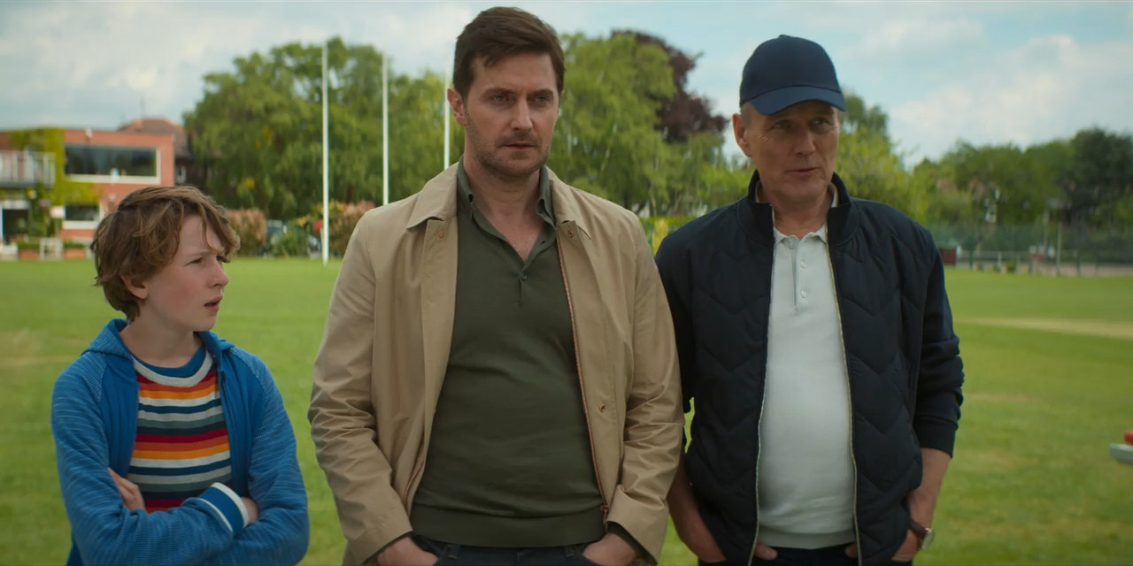 The Stranger 2020 WebRip Season 1 [Hindi + English] 480p 720p ESub Screenshot