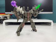 Netflix-Decepticon-Sparkless-Seeker-14