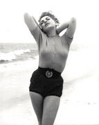 Julie-Newmar-mb40