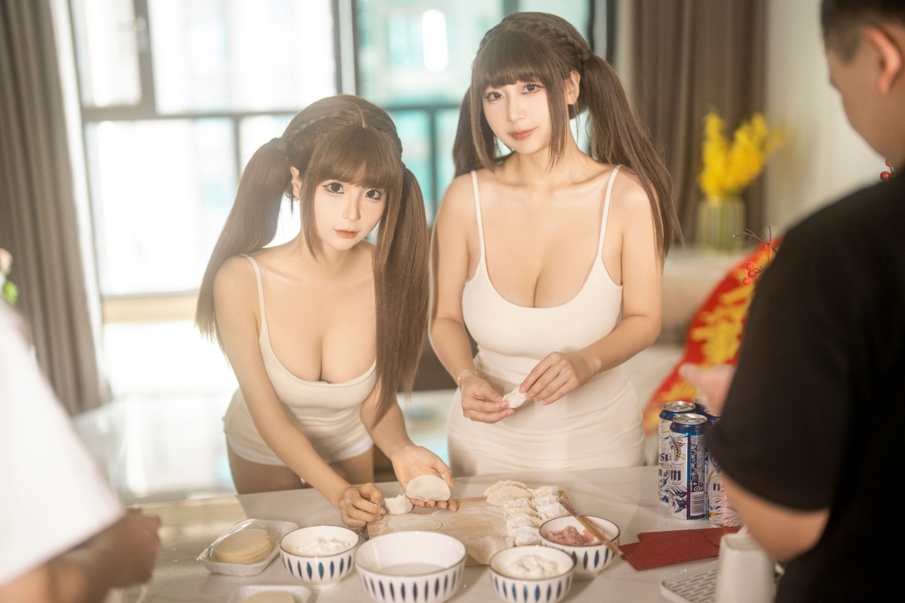 蠢 沫 沫 做爱图片《蠢沫沫 & 浅安安 – 双人新年贺岁》写真，这是双飞吗？插图1