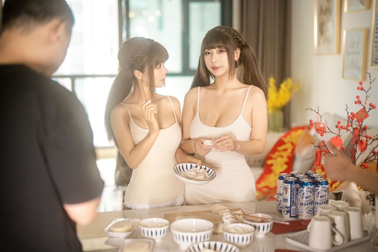 蠢 沫 沫 做爱图片《蠢沫沫 & 浅安安 – 双人新年贺岁》写真，这是双飞吗？插图5