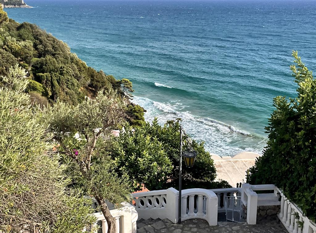 Жаркий сентябрь на побережье Тирренского моря. Жаркий сентябрь на побережье Тирренского моря.