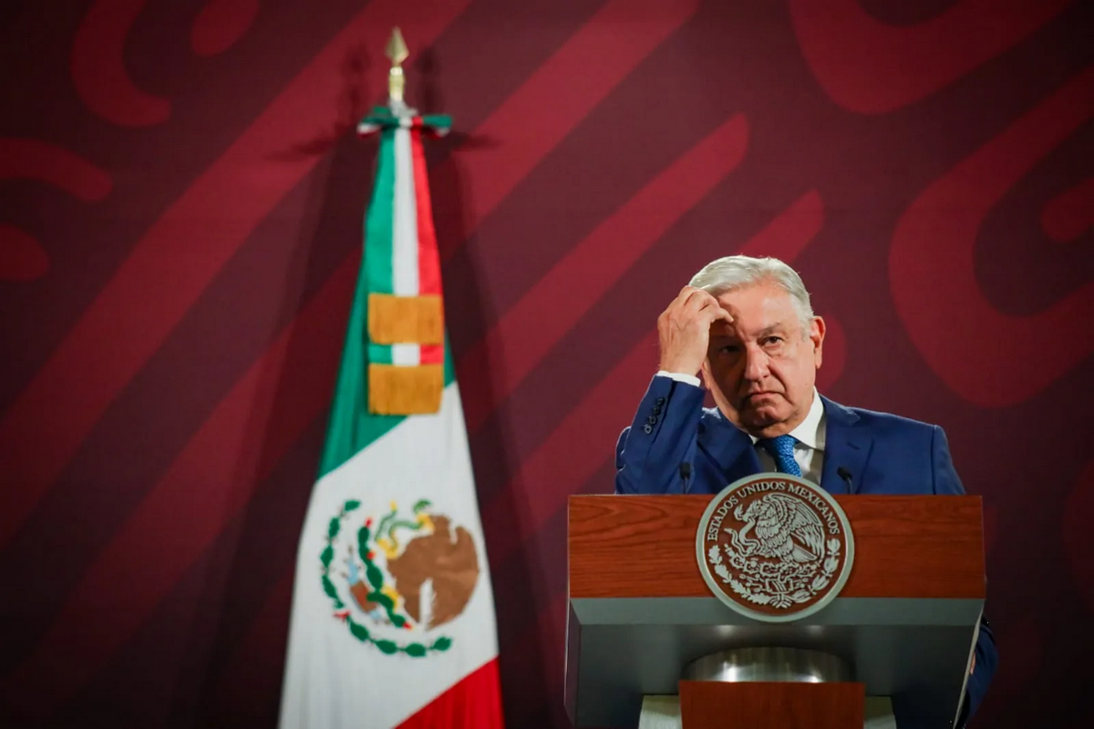 AMLO regaña a “corcholatas”: no contraten espectaculares; yo iba casa por casa