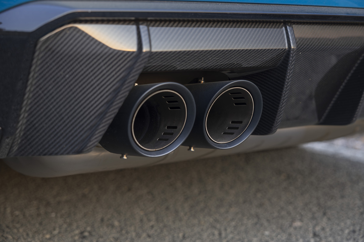 P90612632_highRes_bmw-m3-cs-touring (1)
