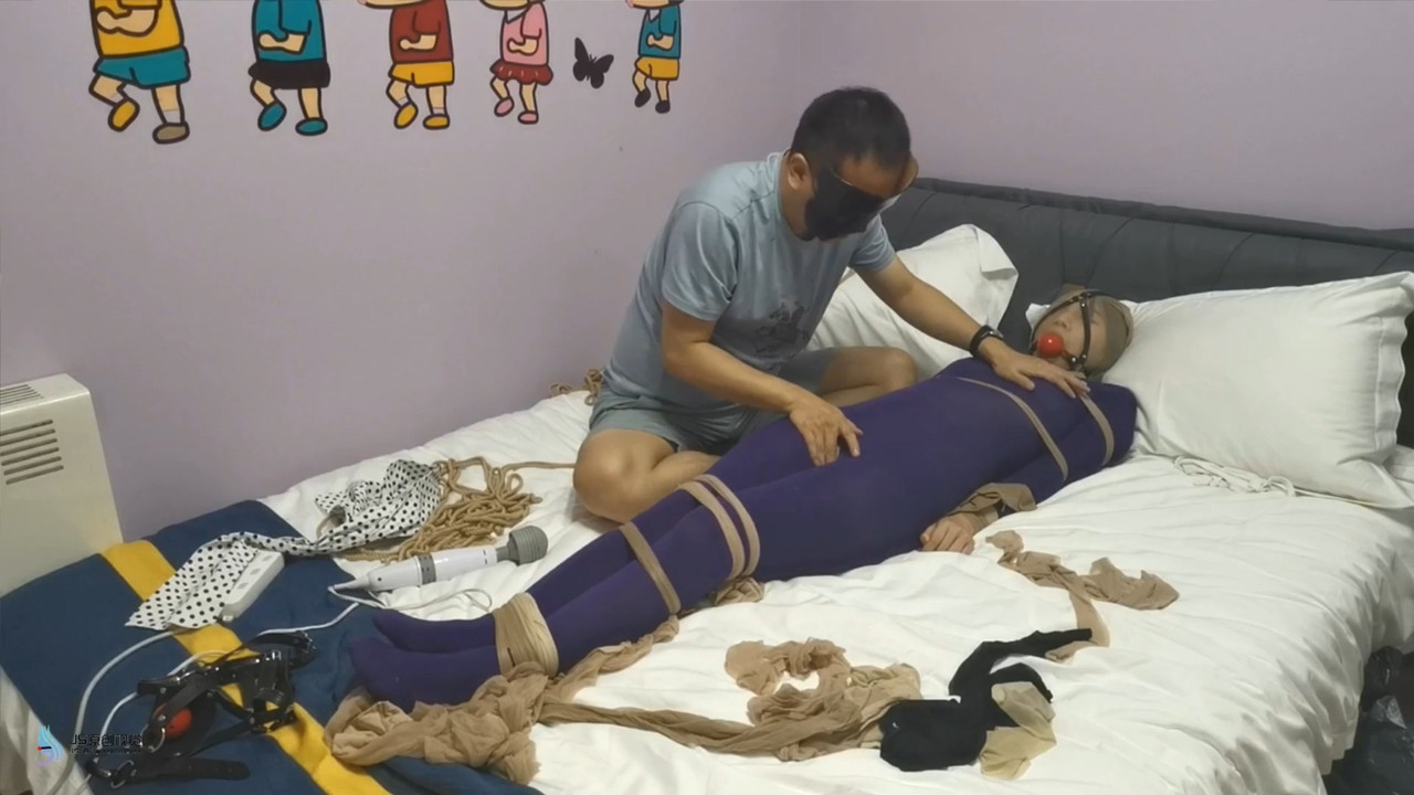 JS原创 妙彤 紫色丝袜连体衣.mp4_20220106_185409.471