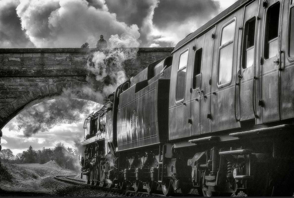 blacknwhite-vintage-stean-train-dis1.jpg