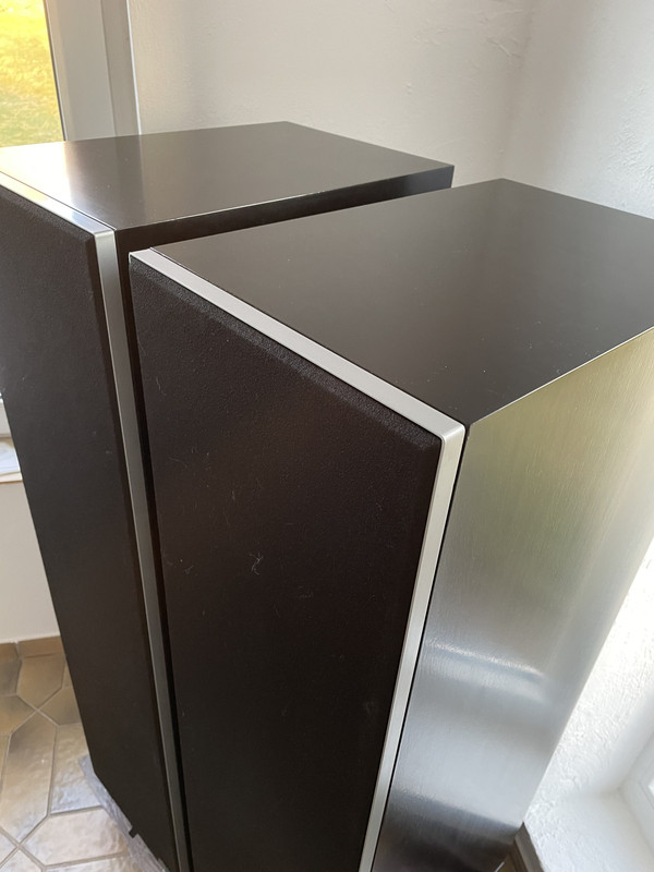 EF252734-7C37-4974-8B4B-035F4127BB42