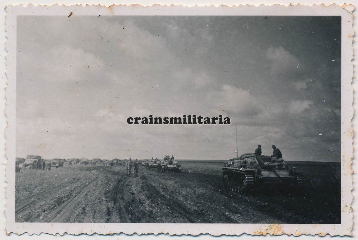 Orig. Foto Vormarsch Kolonne StuG III Sturmgeschütz Panzer in Ru