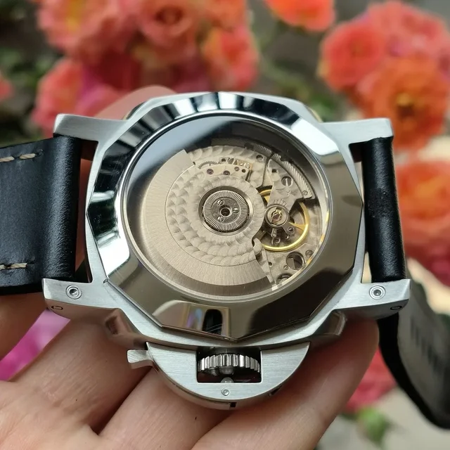 Le club des heureux propriétaires décomplexés de montres "hommage" - tome 7 - Page 8 Montre-automatique-avec-cadran-noir-44mm-jpg