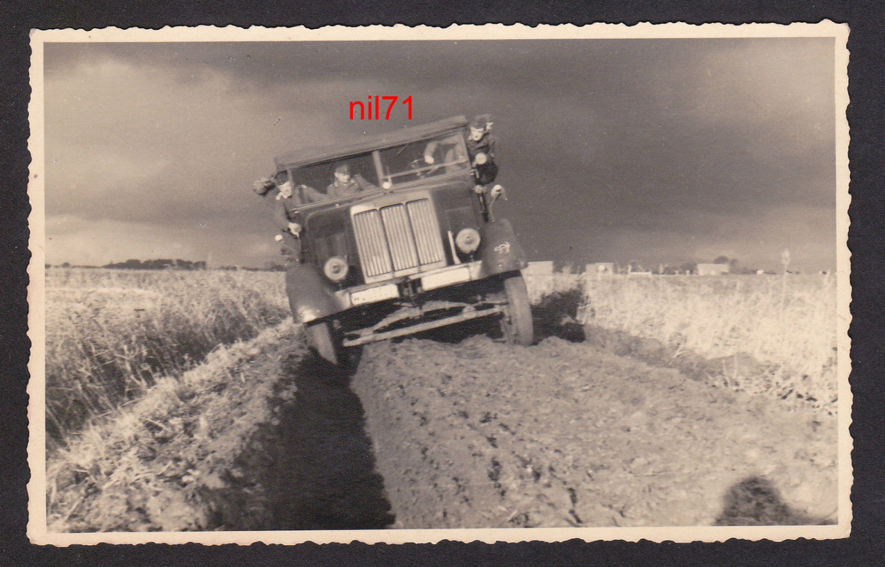 Laster - LKW - Fahrzeug im Schlamm - schöne Aufn