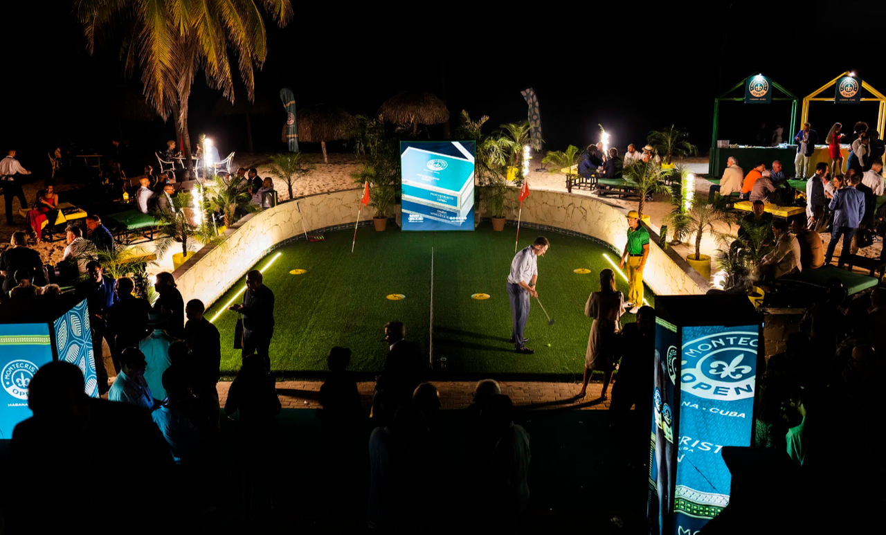 Montecristo-Open-Slam-Welcome-Dinner-Drone-Display-Festival-del-Habano-XXIII-2-scaled-jpg-webp-2400×