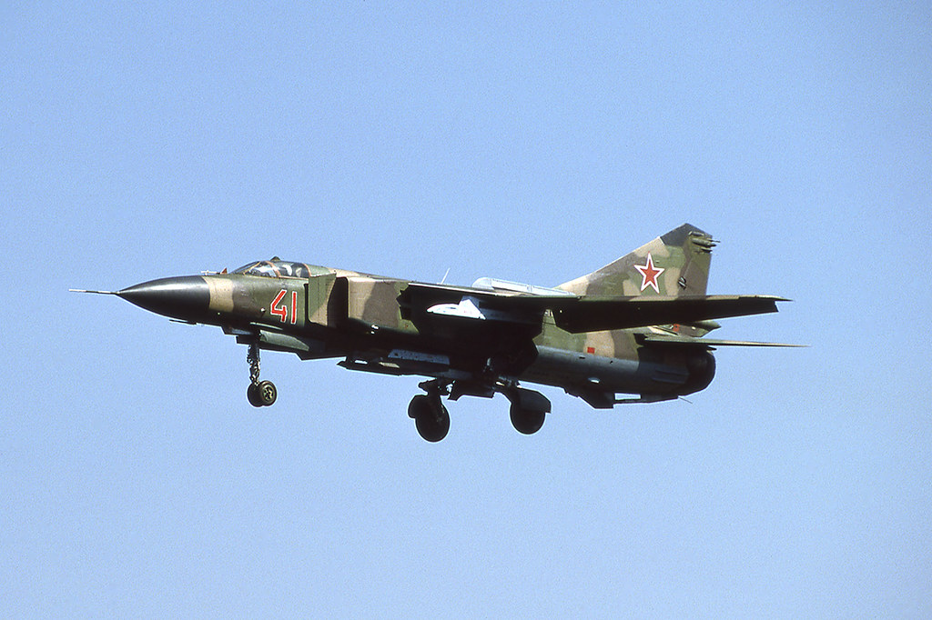833 IAP Mig-23MLD 41 Red [Jüterbog 8.91]