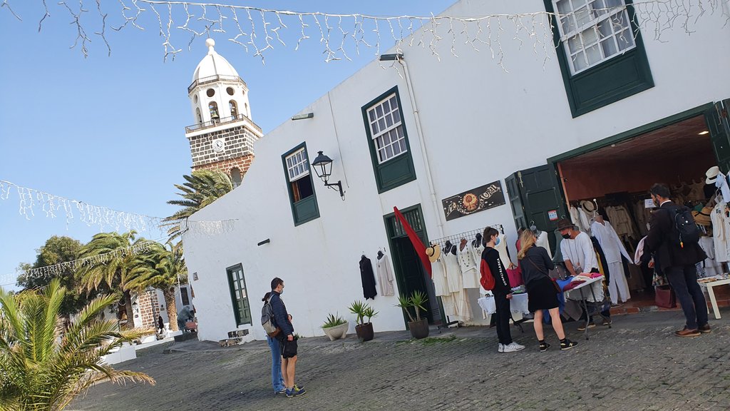 TEGUISE Y PLAYA FAMARA: En busca de Jon Kortajarena - Lanzarote: pisar la Luna sin dejar La Tierra (6)