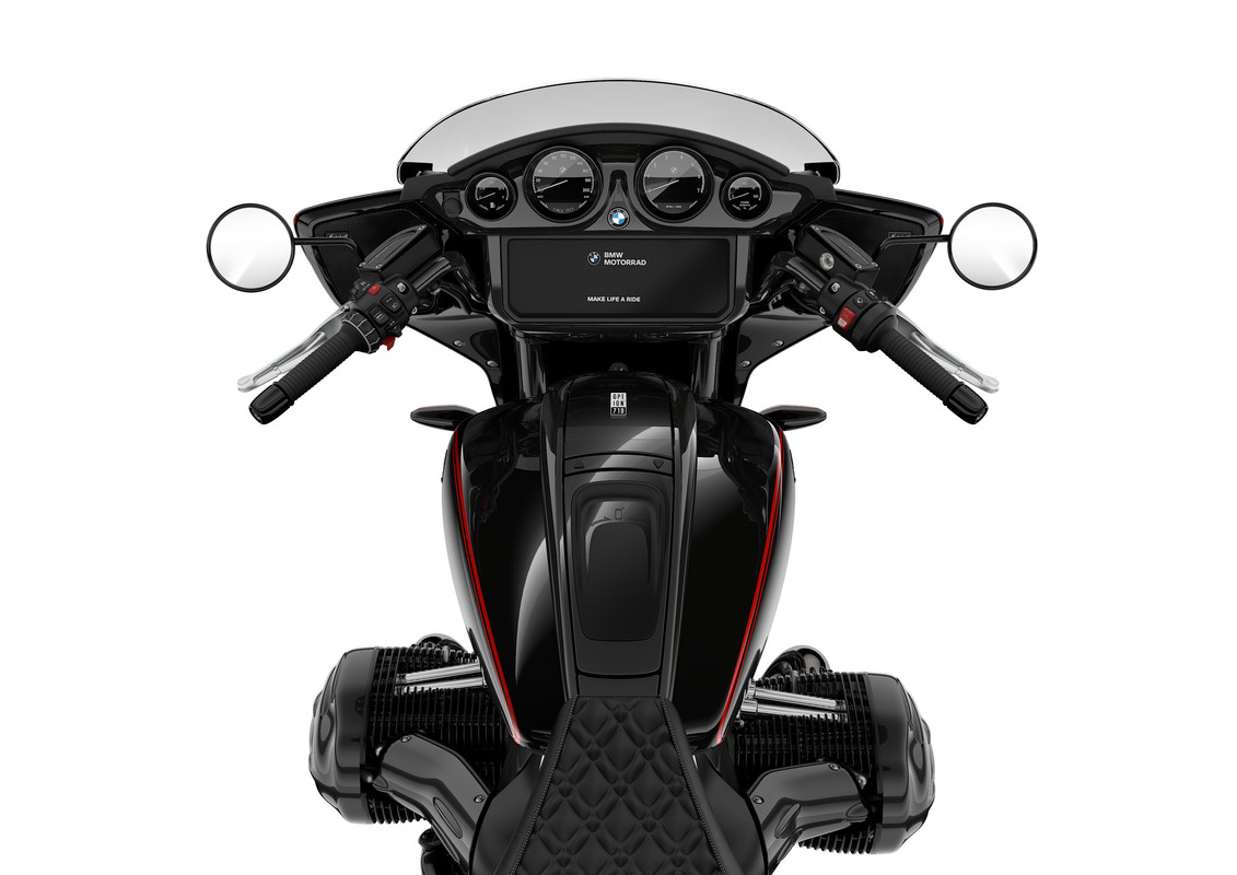 P90569049_highRes_bmw-r-18-roctane-r-1