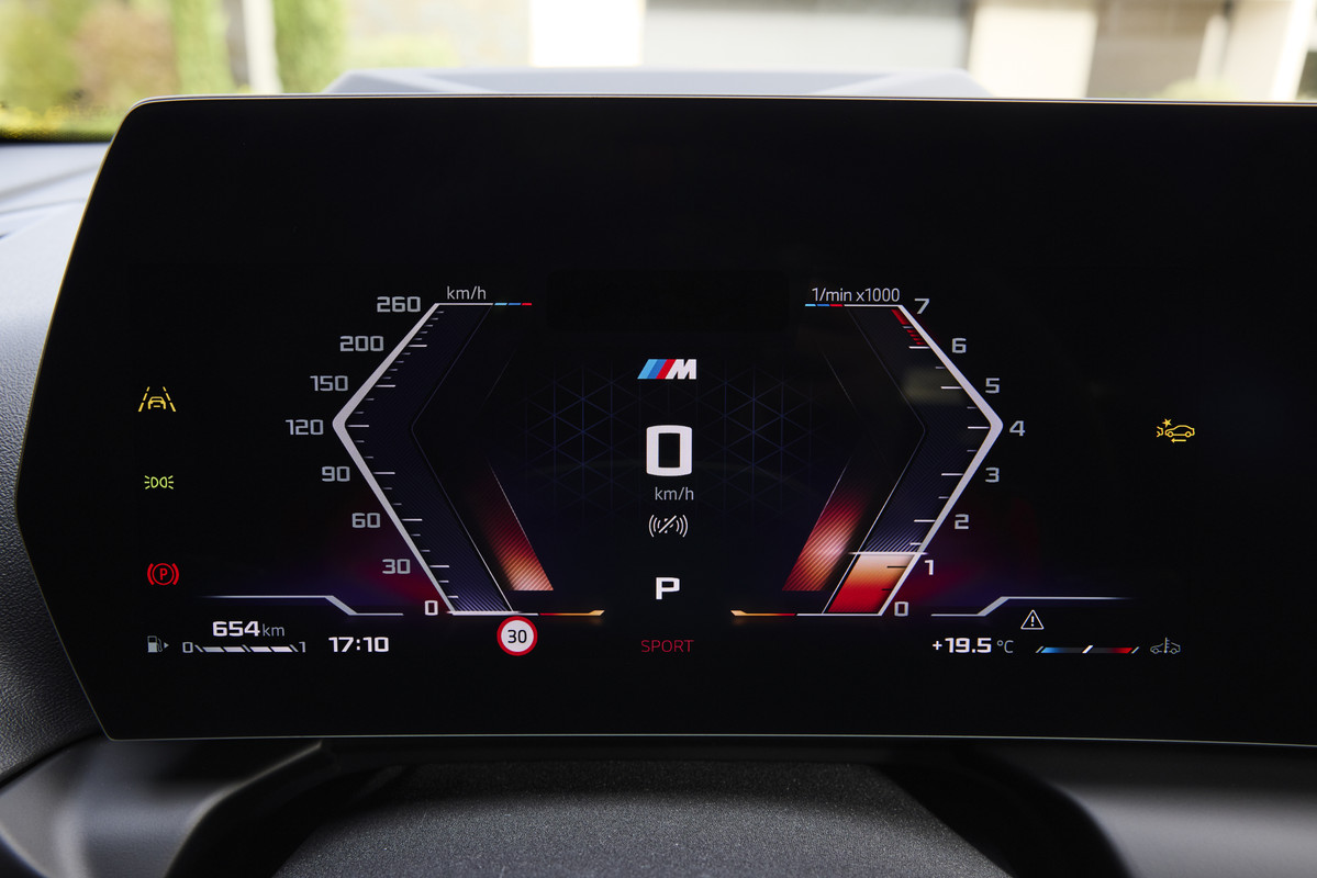 P90550953_highRes_the-all-new-bmw-m135