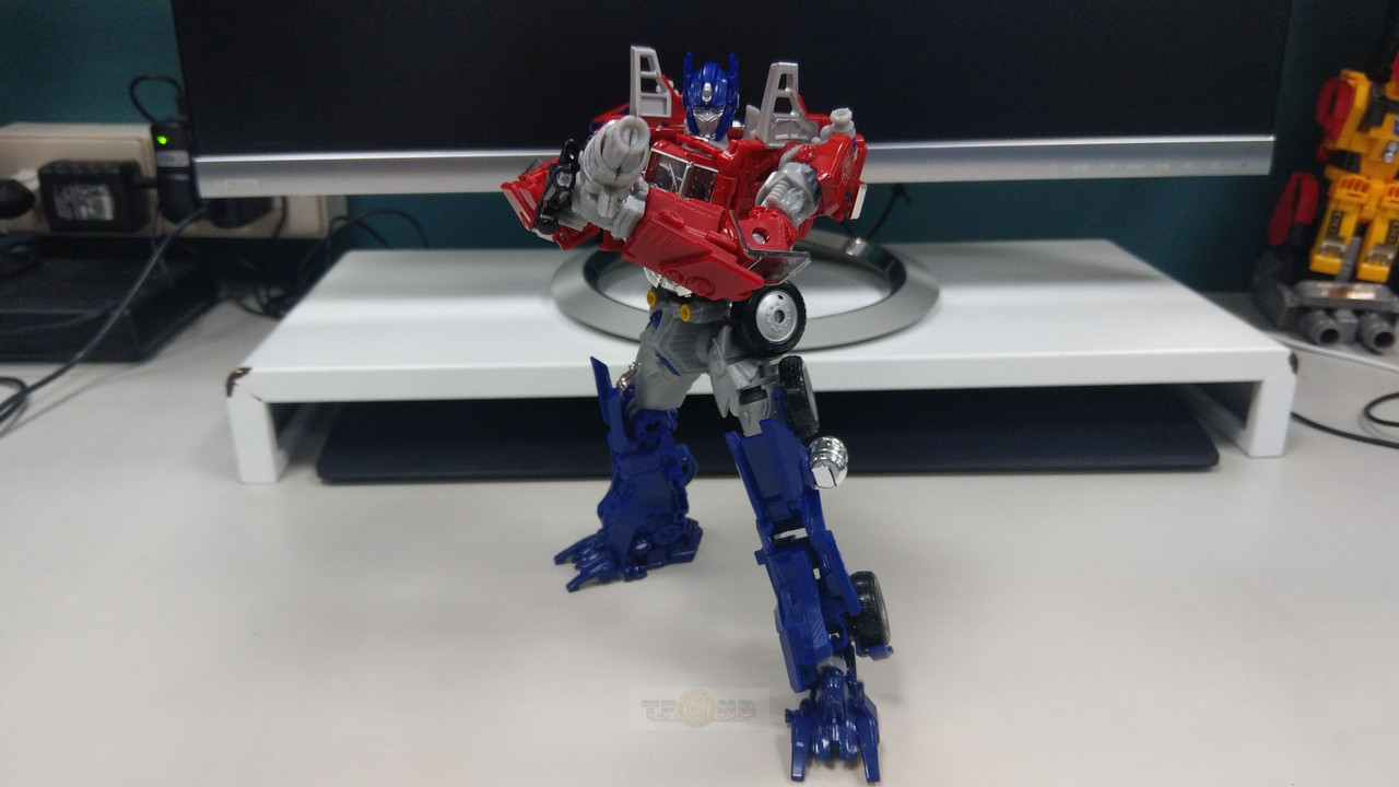 08-Legendary-Optimus-Prime