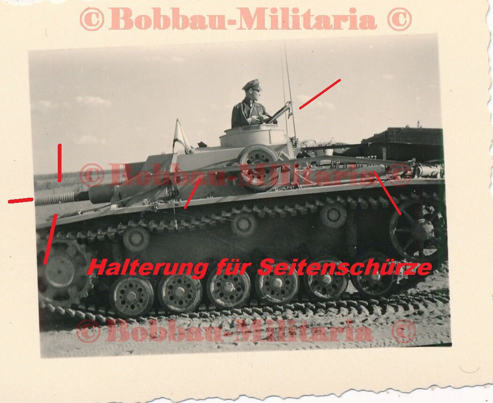 Foto Sturmgeschütz Langrohr StuG BILANZ Halterung für Seitenschürze Antenne