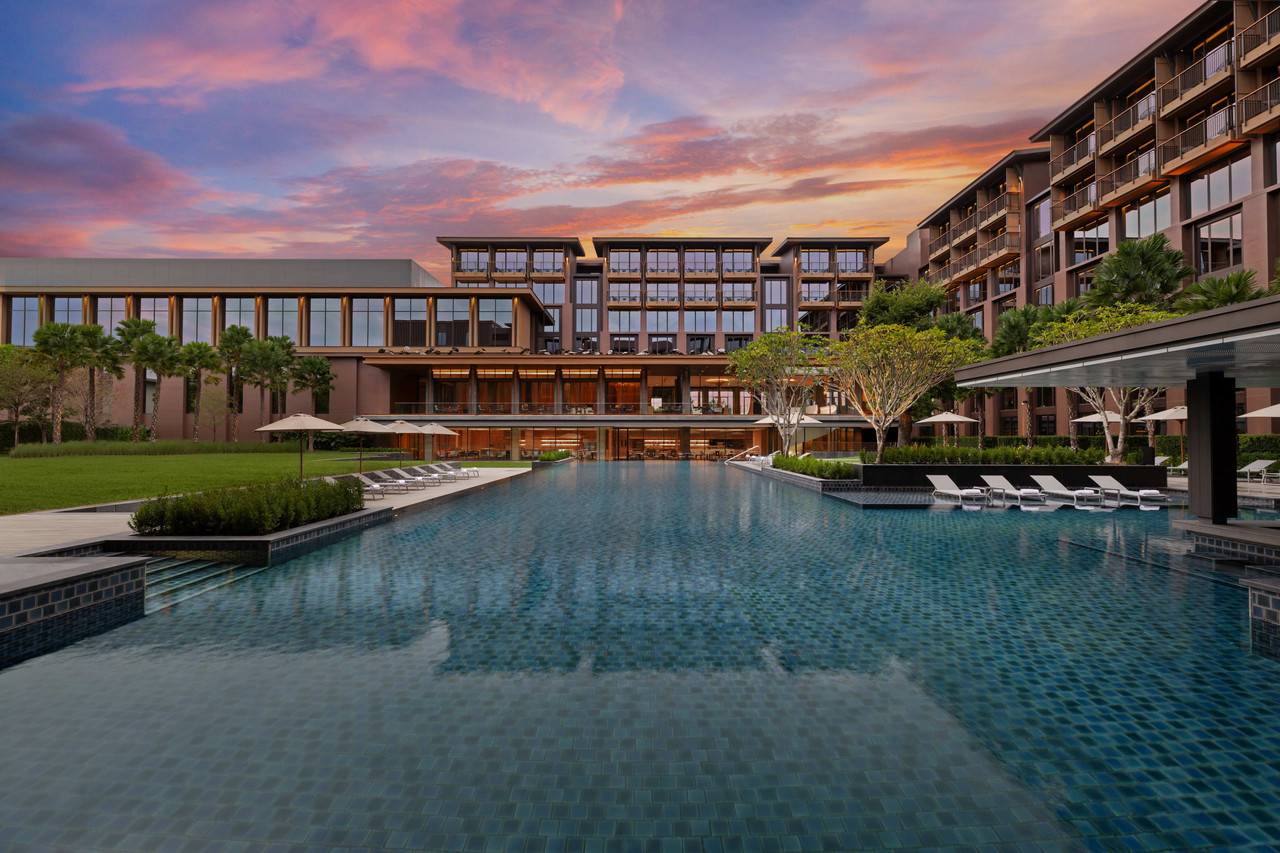 Courtyard by MArriott Bangkok Suvarnabhumi Airport %28HERO IMAGE%29