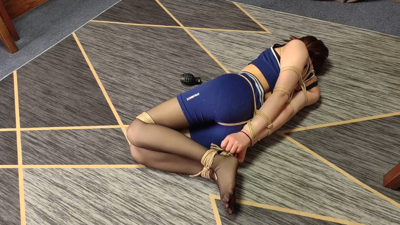 一绳所爱 叶晓露体操服各种捆绑挣扎.mp4_20240708_094755.176