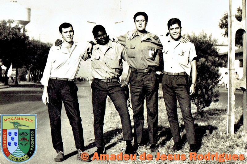 Eu-com-alguns-militares-amigos