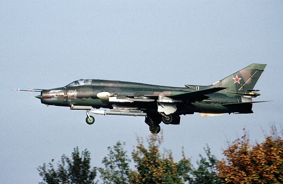 730 APIB Su-17M-4 21 Red_Схема 12