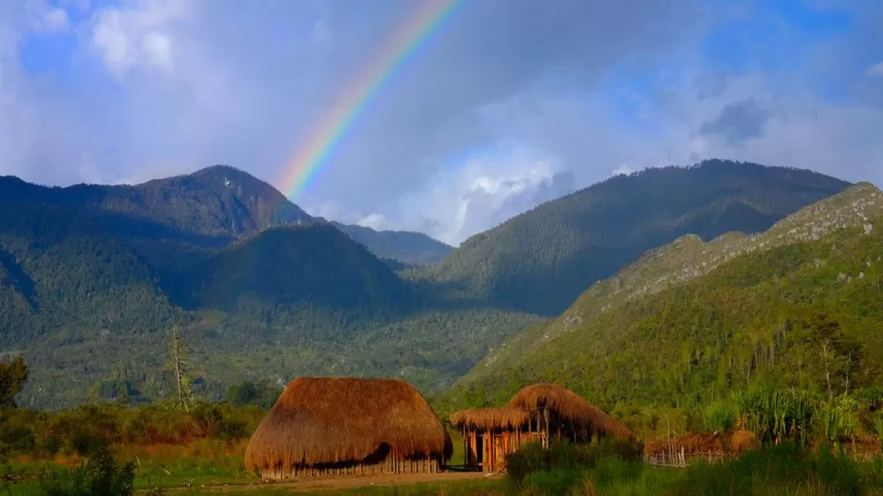 Menelusuri Baliem Valley: Keindahan Alam dan Kehidupan Suku Dani di Papua