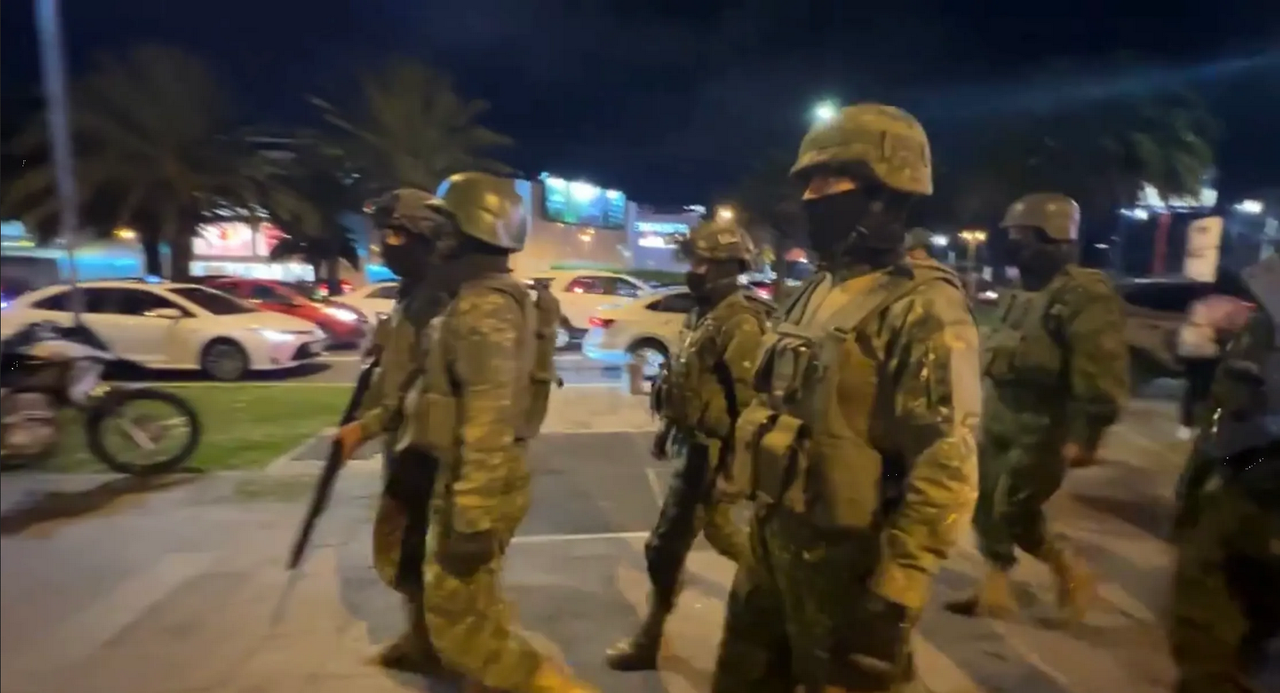 Tras asalto armado a Embajada en Quito, México rompe relaciones con Ecuador