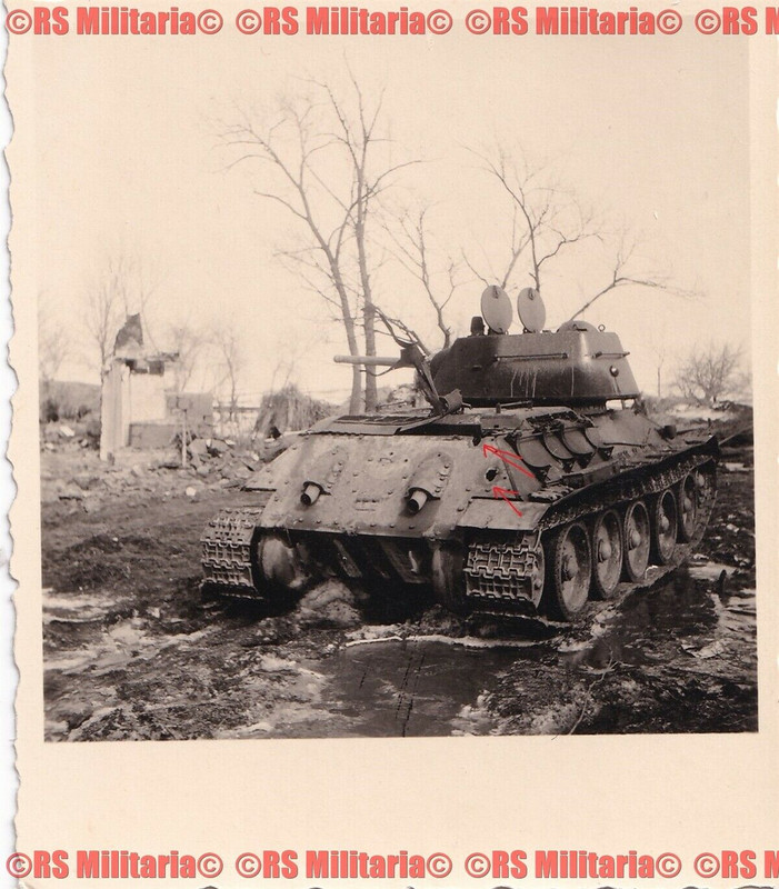 russ Panzer T 34 mit 2 Einschusslöchern