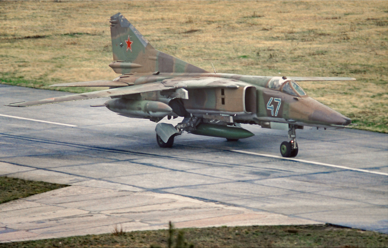 559 APIB Mig-27K 47 Blue_76802630204, Verlegung (2)