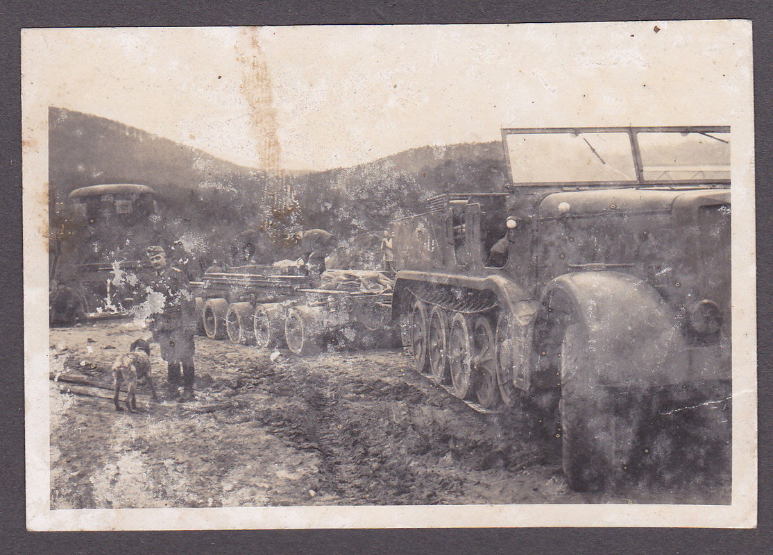 Foto 2.WK.Halbkettenfahrzeug mit Anhänger