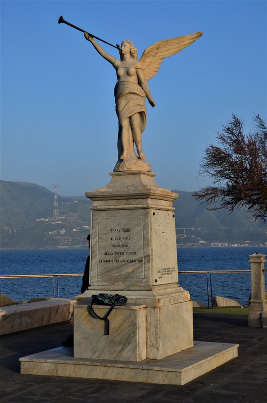 PILON TORRE DE FARO-23-4-2019 - Italia y sus pueblos-2018/2019/2023 (19)