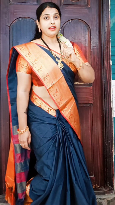 hot telugu aunty sexy navel in orange and black saree.mp4_snapshot_00.10.582