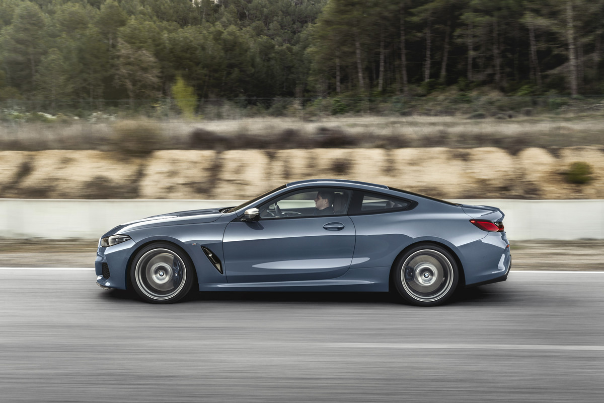 P90306615_highRes_the-all-new-bmw-8-se