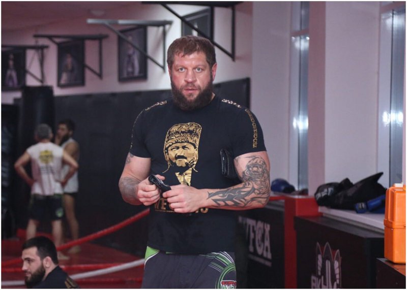 Александър Емеляненко преговаря с Bellator за бой в Москва