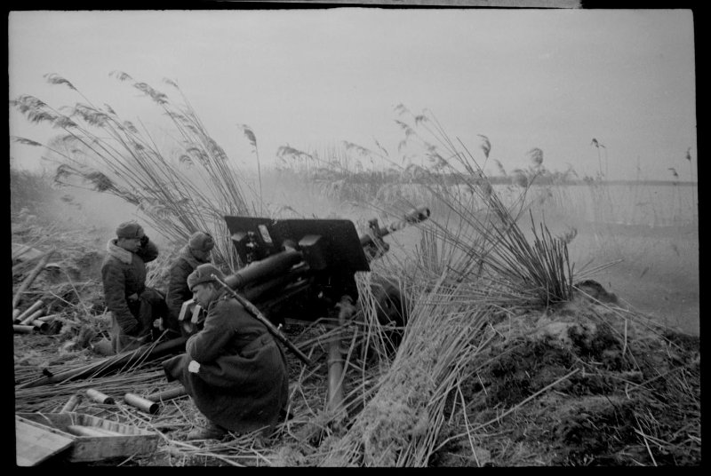 1-й Белорусский фронт. Штеттинский залив. Орудийный расчет гвардии младшего сержанта Пономаренко И.Ф