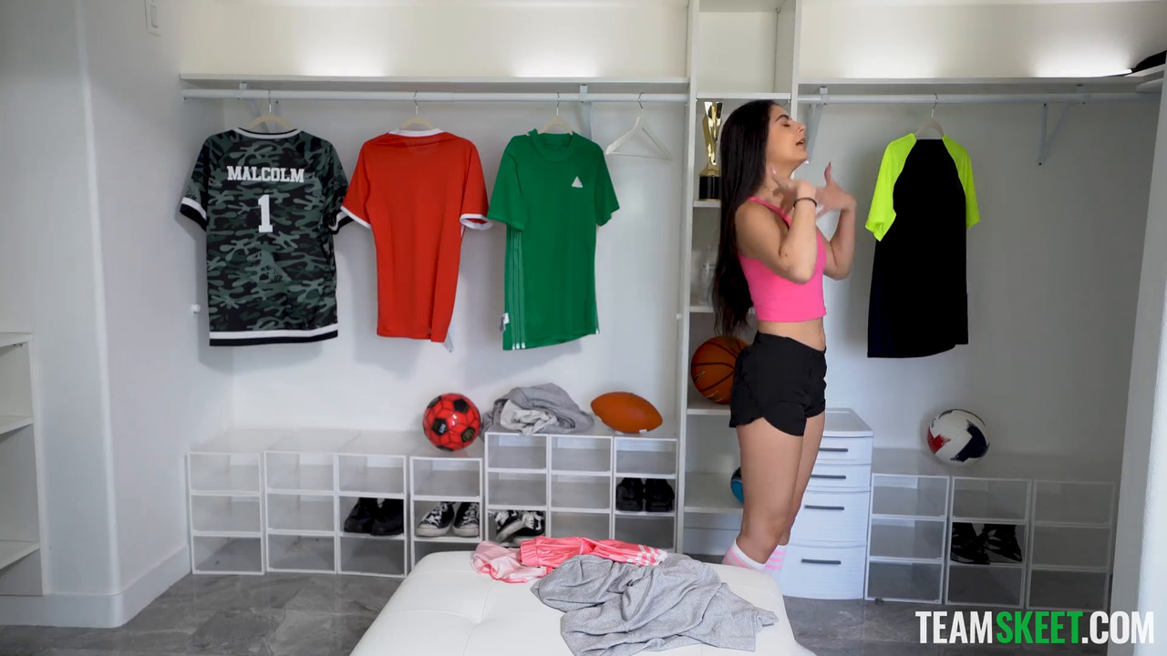 Angel Gostosa - I Spied on Girls in the Locker Room and Got Lucky - TEAMSKEET.mp4.0002
