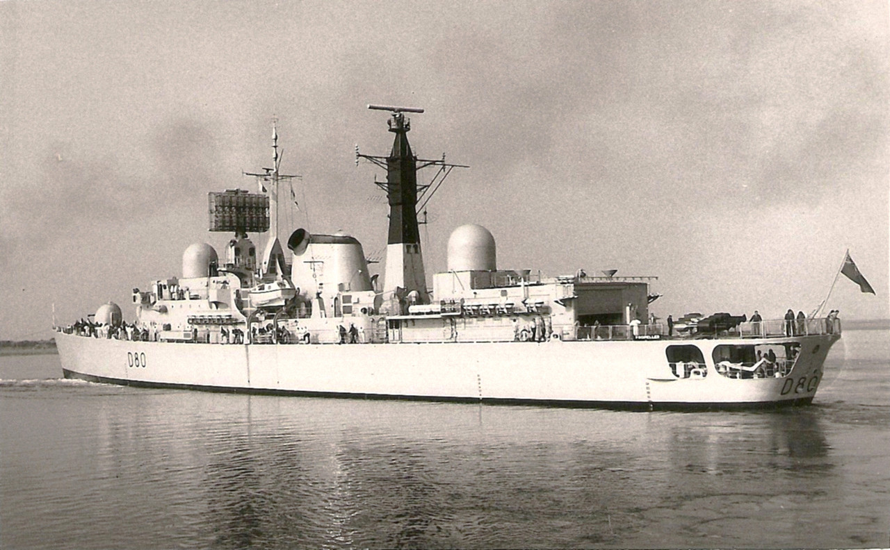 HMS Sheffield (D80)-1