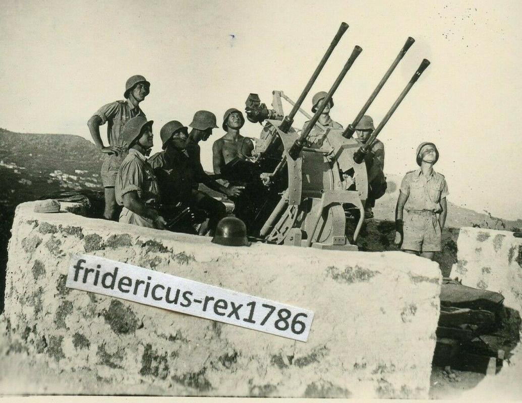 Foto Südfront Italien 43 Ischia LW Flugabwehr 2-cm-Flak-Vierling 38 Stellung