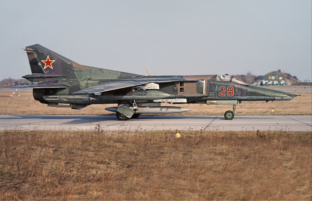 296 APIB MiG-27M 28 Red_83712545463  (7)