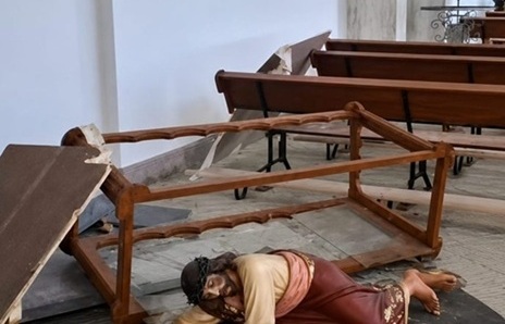 Dov era Cristo durante il terremoto Era sotto le macerie con l uomo