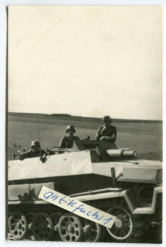 WH-Schützen-Panzer ( 251-9)- mit W in Frankreich