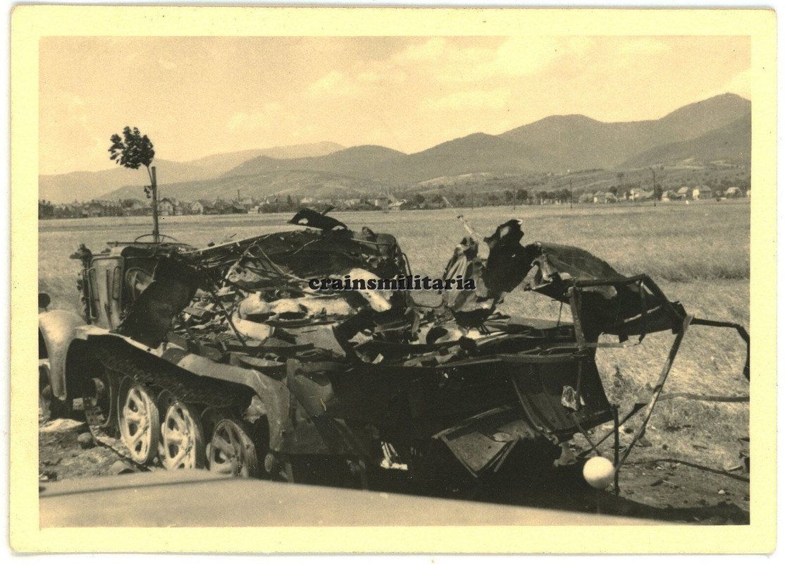 Orig. Foto zerstörte Halbkette SdKfz Zugmaschine in Ost-Frankreich Rhein 1940