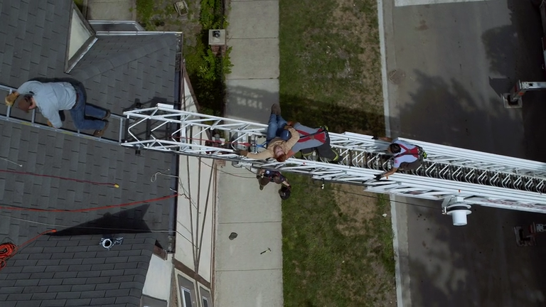 Chicago.Fire.S11E01.Tieniti.forte.WEBMux.ITA.ENG.AAC.x264-BlackBit[screenshot 4]