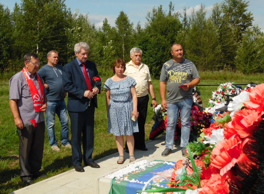 зап двин алексеенко и родители вершины на могиле