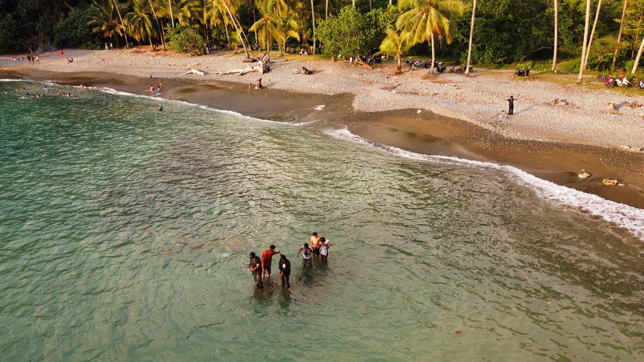 Nikmati Pesona Batu Putih dan Sunset Magis di Pantai Batee Puteh di Aceh