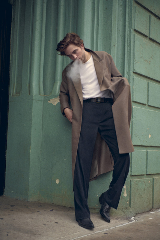 20180912_Interview_Robert_Pattinson_Blue_Door_0223_05-667x1000