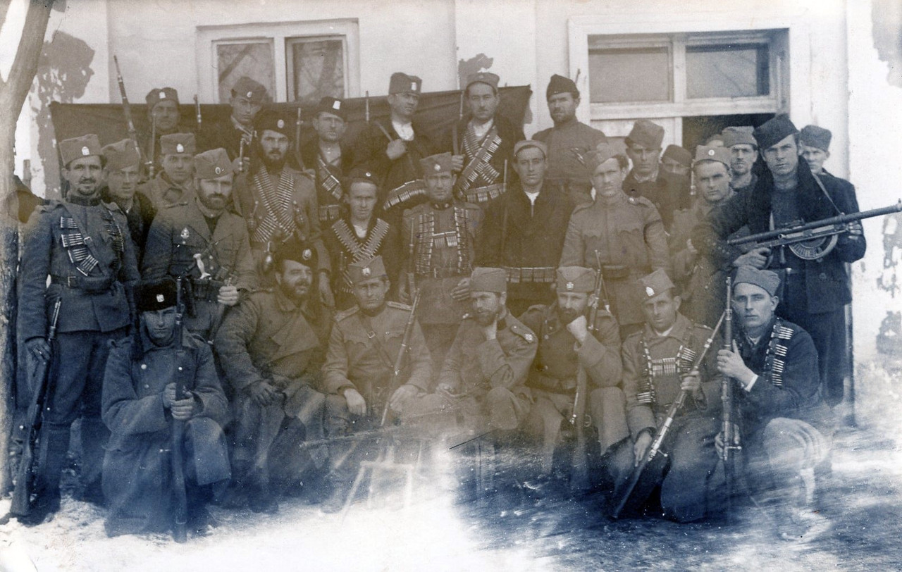 [Слика: 15-LEGALIZOVAN-CETNICKI-ODRED-POD-KOMAND...RUAR-1.jpg]