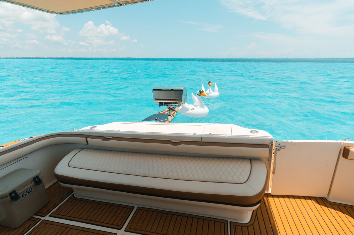 Sea Mami 52 ft private yacht charter Cancun - Additional luxury features and premium boat rental amenities