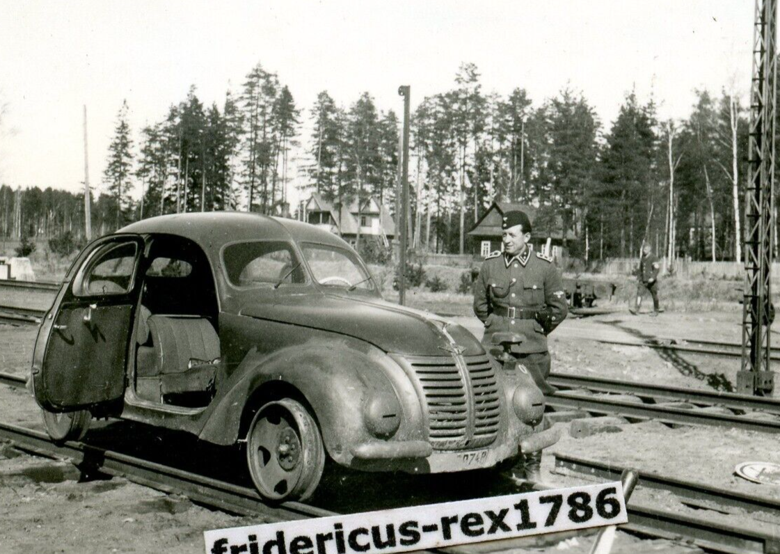 Foto 1 WH Kraftfahrer Abt. mit Beute PKW Kübelwagen Umbau Schienenfahrzeug