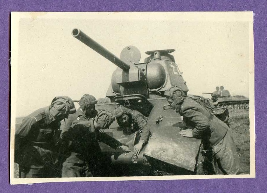 Танки Т-34 Отдельной Чехословацкой бригады. 2 Укр.фр.1944